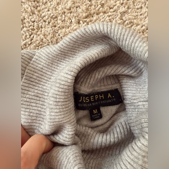 Joseph A Soft Gray Turtleneck Sweater - Picture 2 of 2